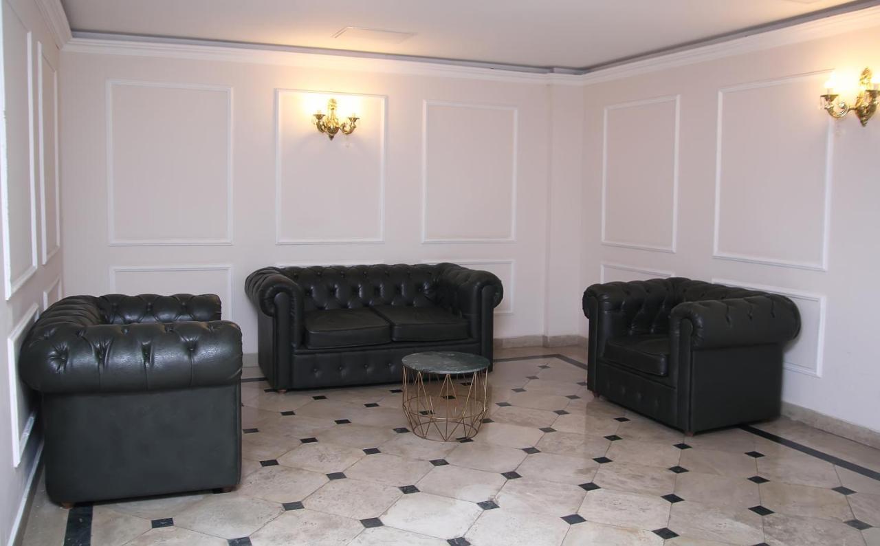 Parilament On Rustaveli 4 Rooms Tiflis Exterior foto