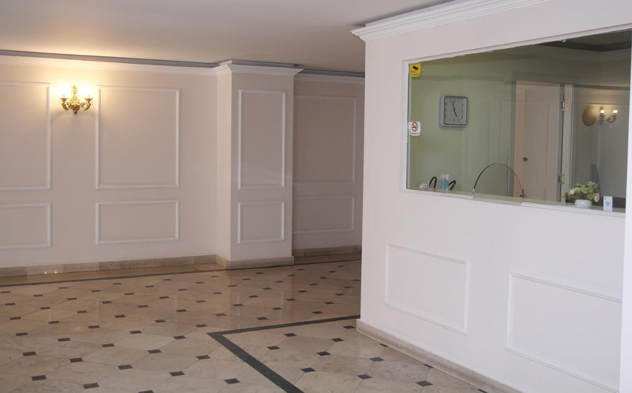 Parilament On Rustaveli 4 Rooms Tiflis Exterior foto