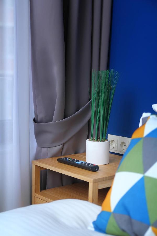 Parilament On Rustaveli 4 Rooms Tiflis Exterior foto