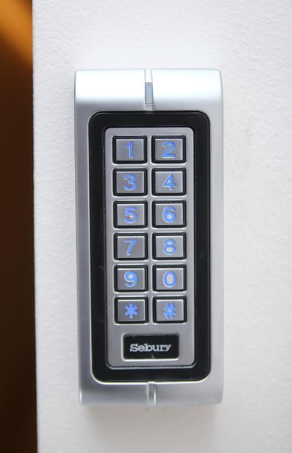 Parilament On Rustaveli 4 Rooms Tiflis Exterior foto