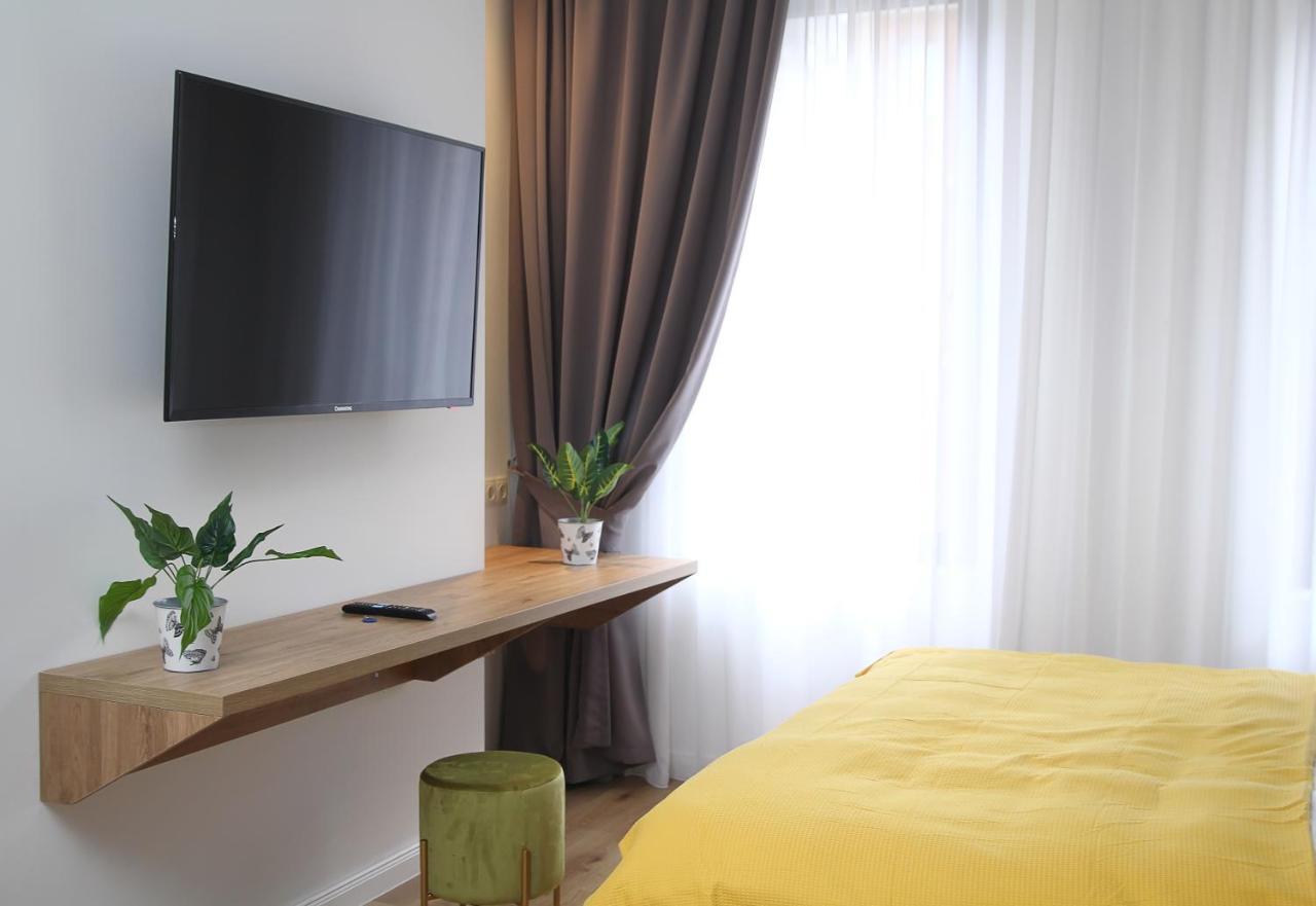 Parilament On Rustaveli 4 Rooms Tiflis Exterior foto